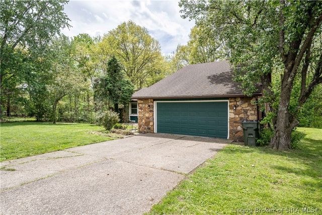 203 Lancaster Circle, New Albany, IN 47150