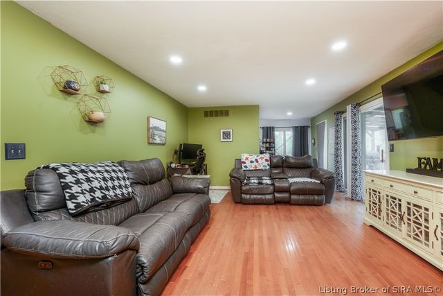 203 Lancaster Circle, New Albany, IN 47150