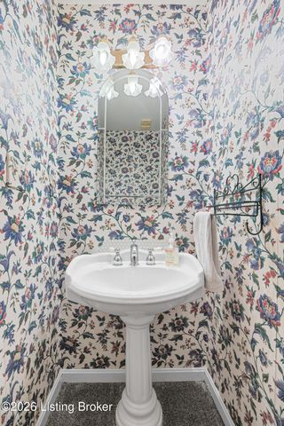 3905 Deer Lake Ct, Prospect, KY 40059