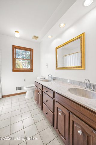 3905 Deer Lake Ct, Prospect, KY 40059