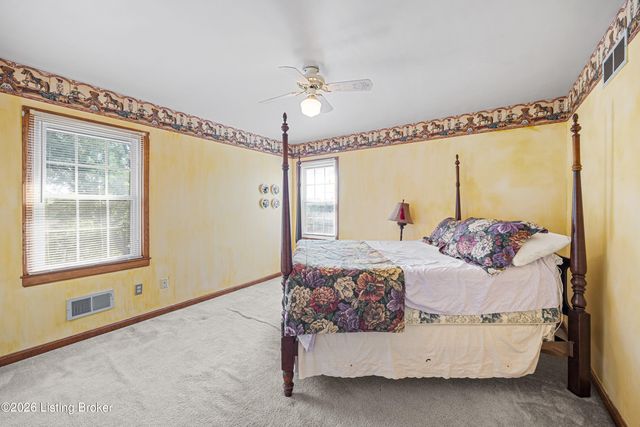 3905 Deer Lake Ct, Prospect, KY 40059