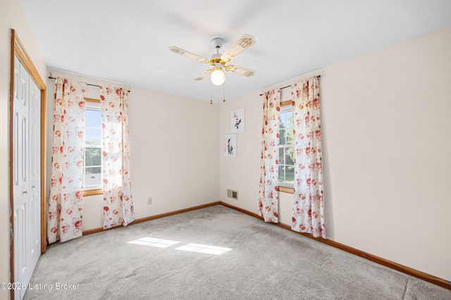 3905 Deer Lake Ct, Prospect, KY 40059