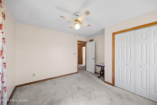 3905 Deer Lake Ct, Prospect, KY 40059