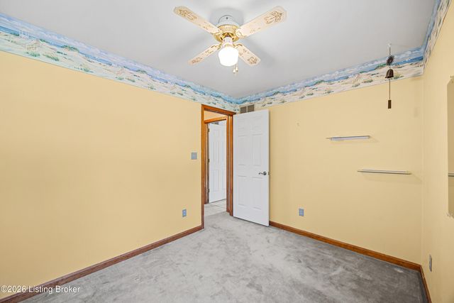 3905 Deer Lake Ct, Prospect, KY 40059