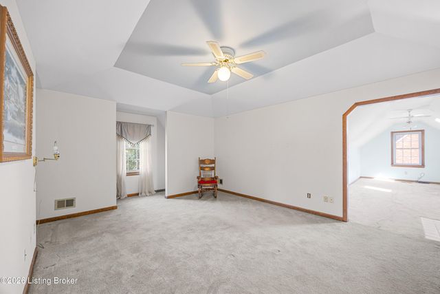 3905 Deer Lake Ct, Prospect, KY 40059