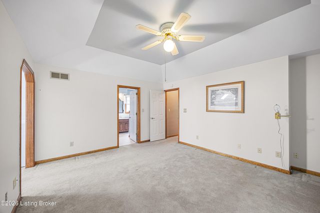 3905 Deer Lake Ct, Prospect, KY 40059