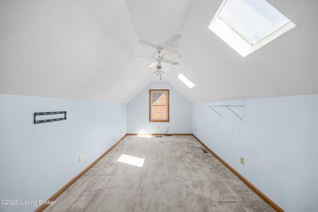 3905 Deer Lake Ct, Prospect, KY 40059