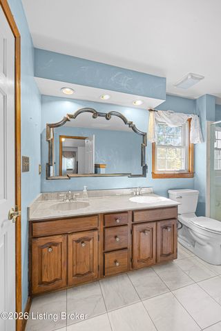 3905 Deer Lake Ct, Prospect, KY 40059