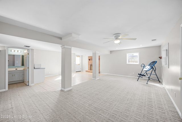 3905 Deer Lake Ct, Prospect, KY 40059