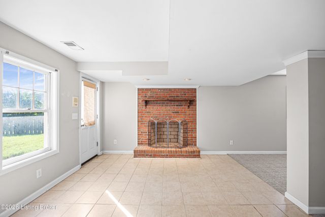 3905 Deer Lake Ct, Prospect, KY 40059