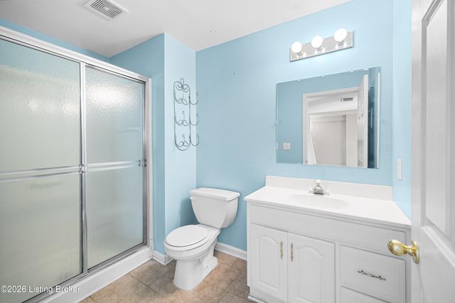 3905 Deer Lake Ct, Prospect, KY 40059