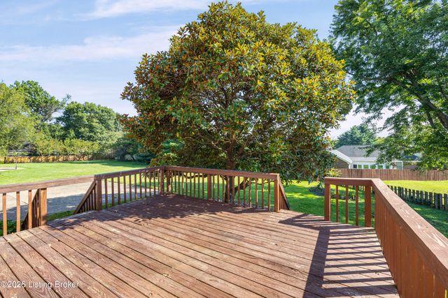 3905 Deer Lake Ct, Prospect, KY 40059