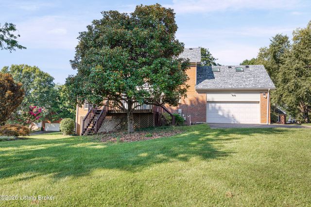 3905 Deer Lake Ct, Prospect, KY 40059