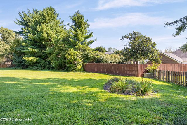 3905 Deer Lake Ct, Prospect, KY 40059
