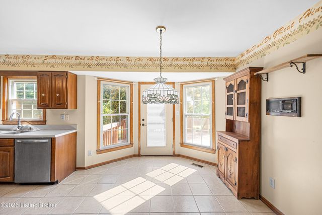 3905 Deer Lake Ct, Prospect, KY 40059