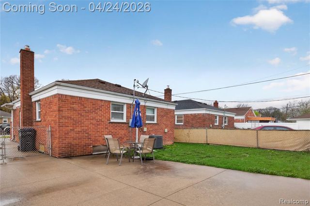 30242 Taylor Street, Saint Clair Shores, MI 48082