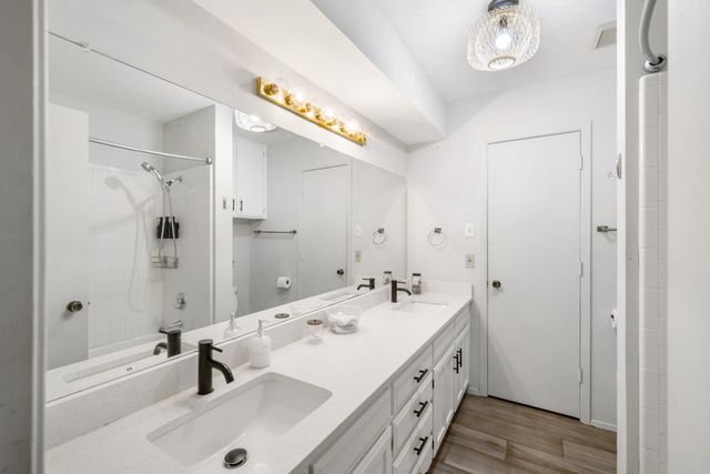 2114 Valleywood Drive, Arlington, TX 76013