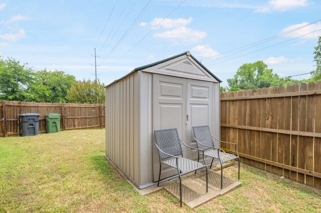 2114 Valleywood Drive, Arlington, TX 76013