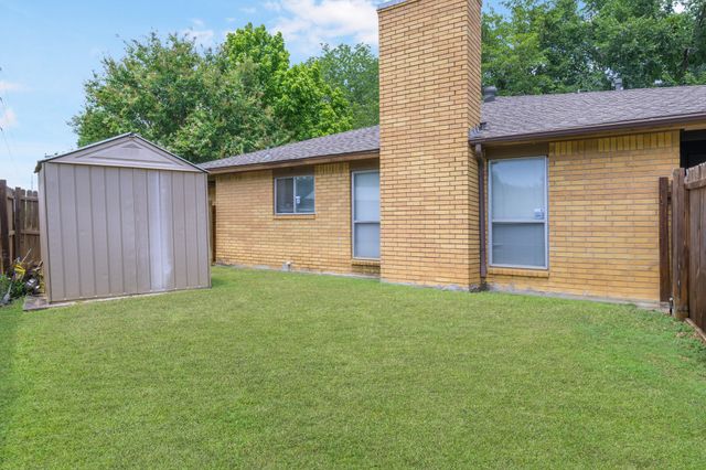 2114 Valleywood Drive, Arlington, TX 76013