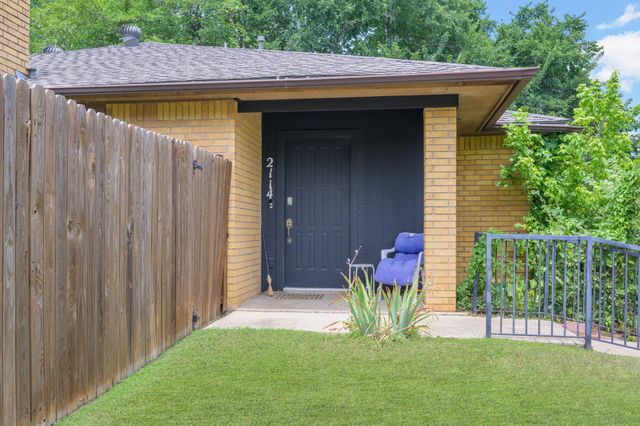 2114 Valleywood Drive, Arlington, TX 76013