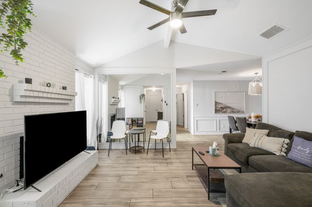 2114 Valleywood Drive, Arlington, TX 76013