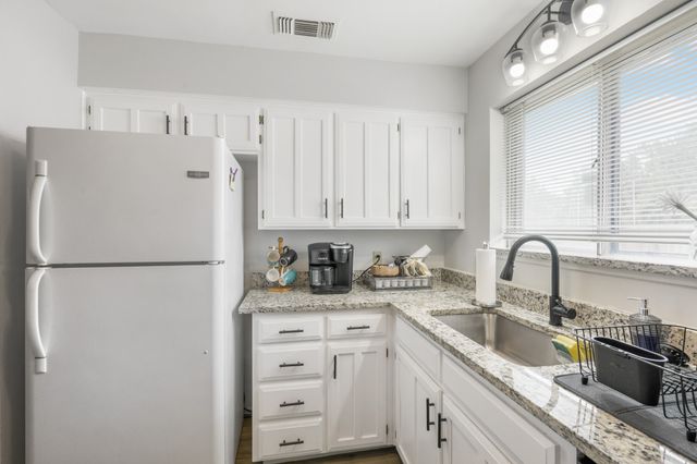 2114 Valleywood Drive, Arlington, TX 76013