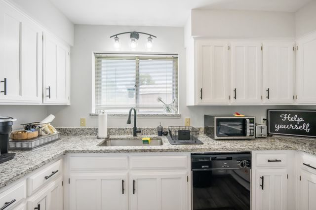 2114 Valleywood Drive, Arlington, TX 76013