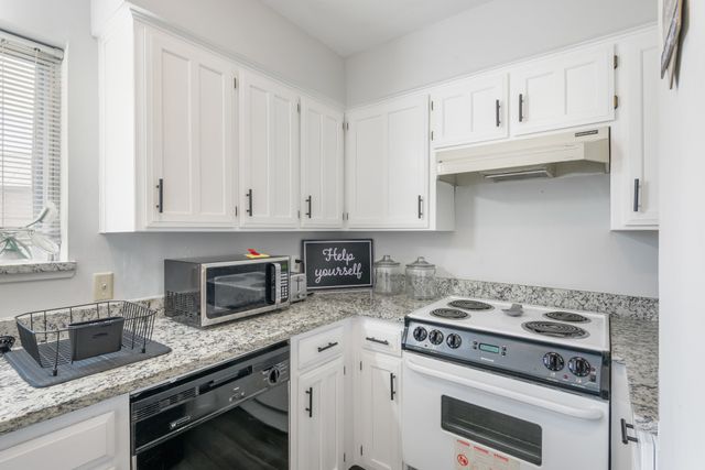 2114 Valleywood Drive, Arlington, TX 76013