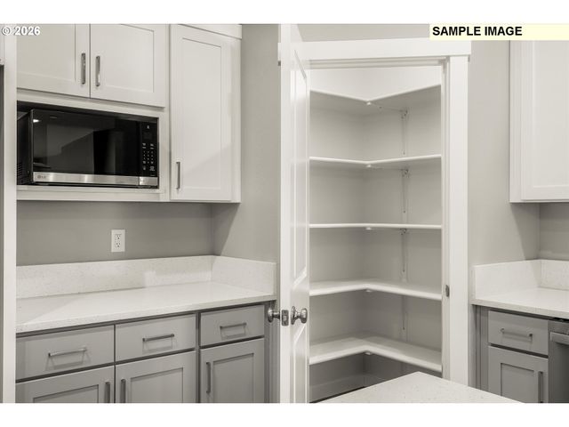 153 Nw MAWRCREST Ave, Gresham, OR 97030