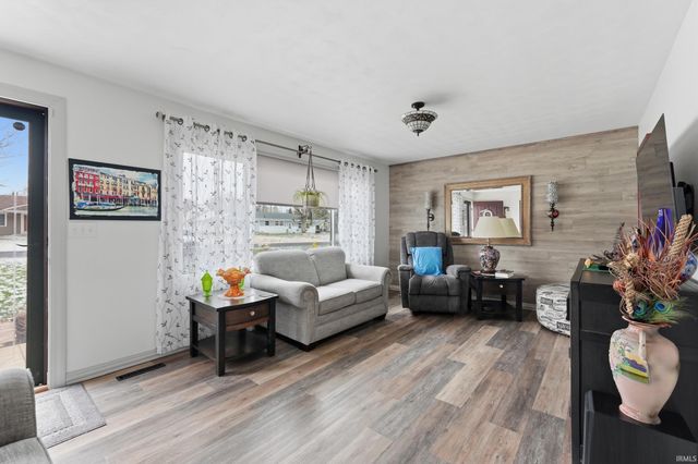 4106 Elmcrest Drive, Fort Wayne, IN 46809