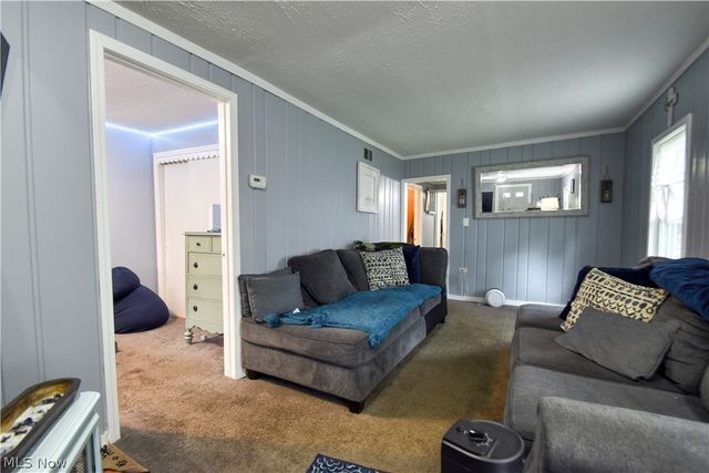 902 Quentin Road, Eastlake, OH 44095