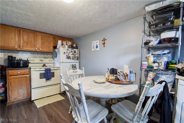 902 Quentin Road, Eastlake, OH 44095