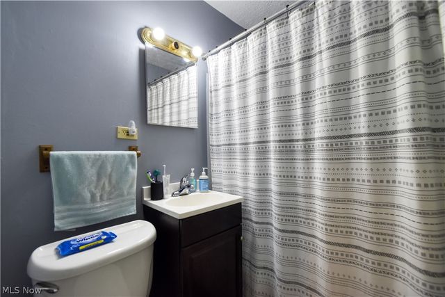 902 Quentin Road, Eastlake, OH 44095