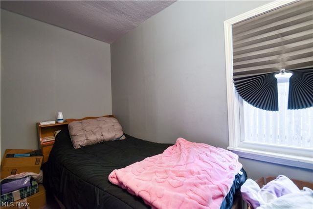 902 Quentin Road, Eastlake, OH 44095