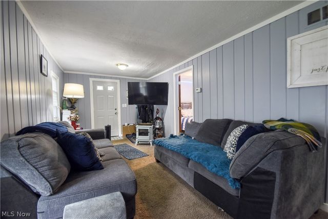 902 Quentin Road, Eastlake, OH 44095