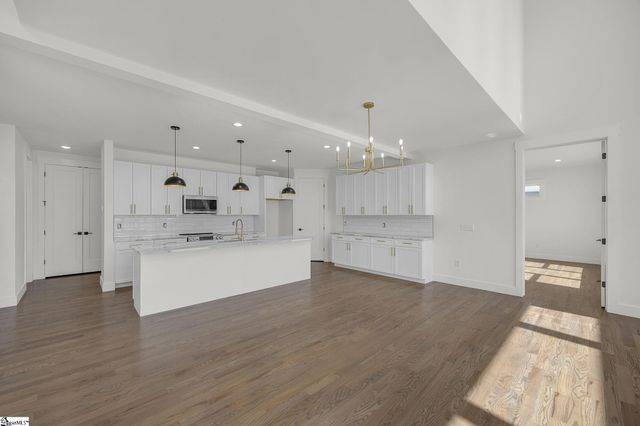8 Village Crest Drive, Greenville, SC 29607