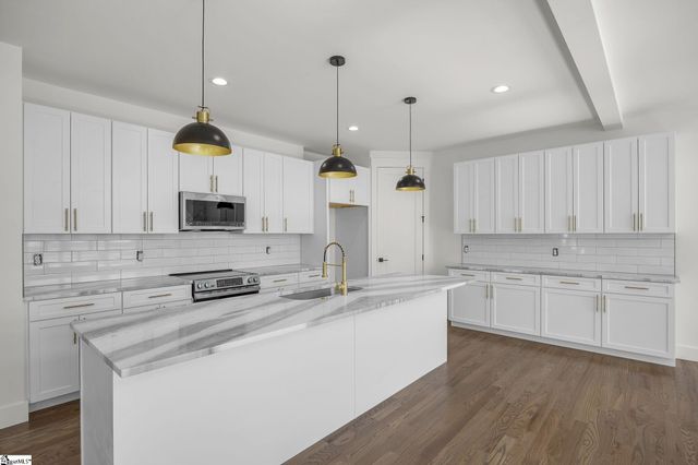 8 Village Crest Drive, Greenville, SC 29607