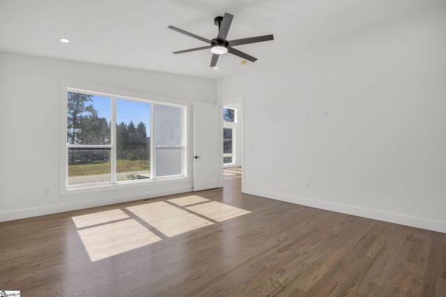 8 Village Crest Drive, Greenville, SC 29607