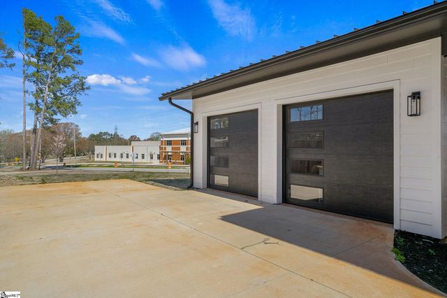 8 Village Crest Drive, Greenville, SC 29607
