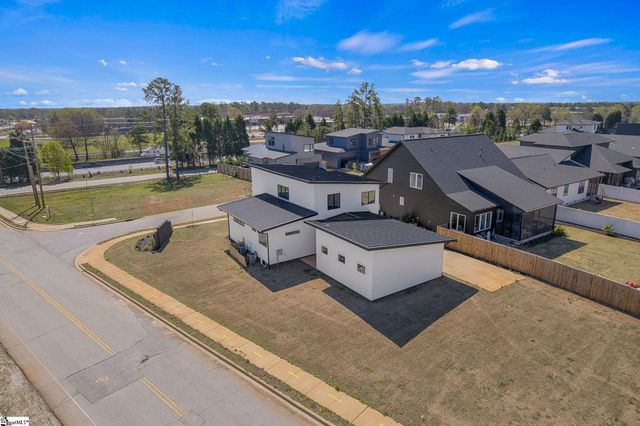 8 Village Crest Drive, Greenville, SC 29607