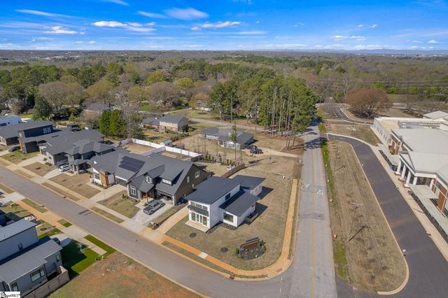 8 Village Crest Drive, Greenville, SC 29607