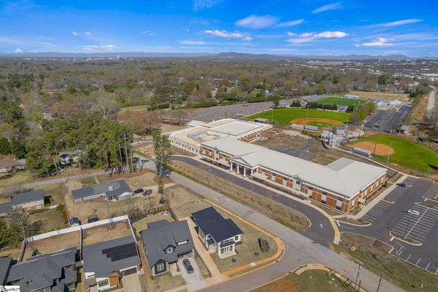 8 Village Crest Drive, Greenville, SC 29607