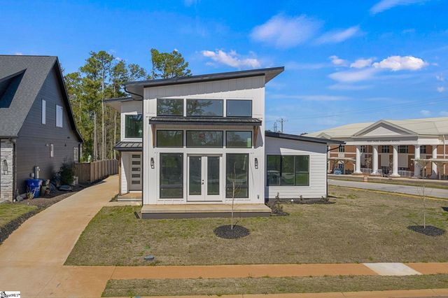 8 Village Crest Drive, Greenville, SC 29607