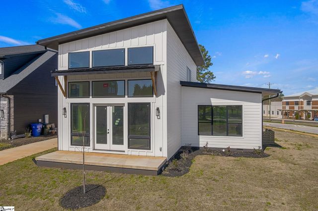 8 Village Crest Drive, Greenville, SC 29607