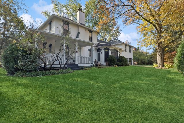 666 Maple Avenue, Lake Bluff, IL 60044