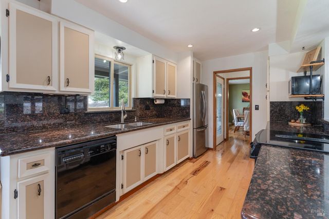 10450 Main St, Potter Valley, CA 95469