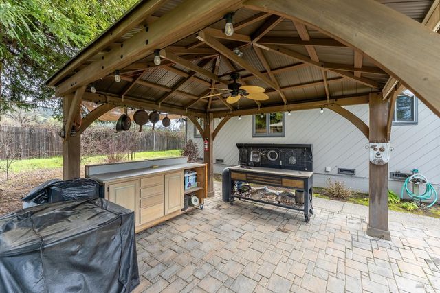 10450 Main St, Potter Valley, CA 95469