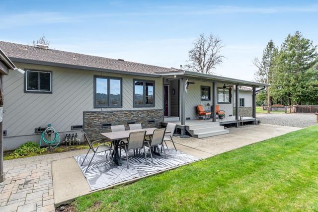 10450 Main St, Potter Valley, CA 95469