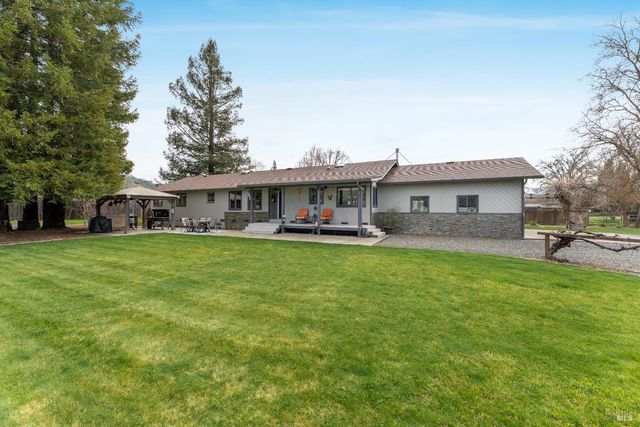 10450 Main St, Potter Valley, CA 95469