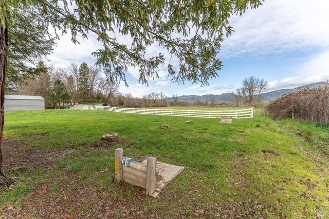 10450 Main St, Potter Valley, CA 95469